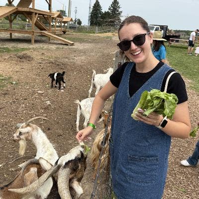 Canadian girl looking for a room!  Main Photo