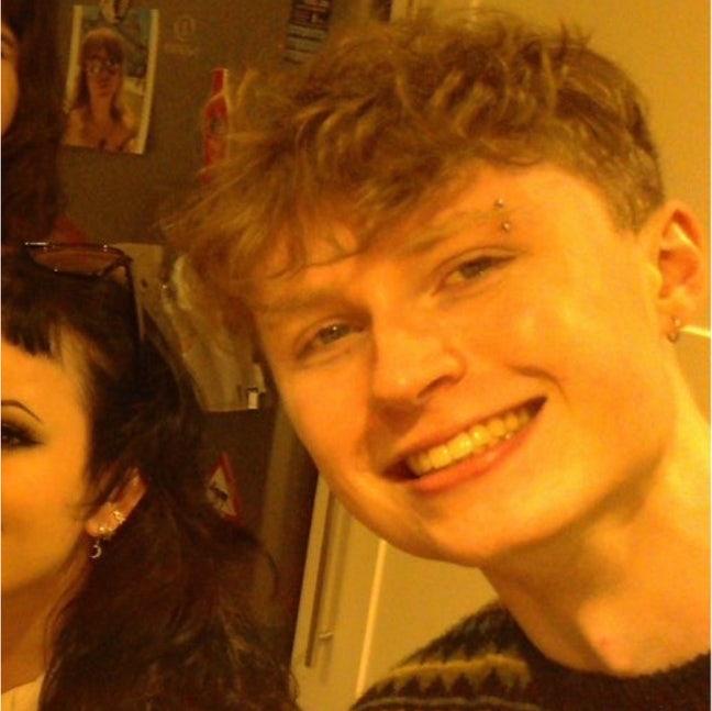 Looking for a double room or to pair up  Main Photo