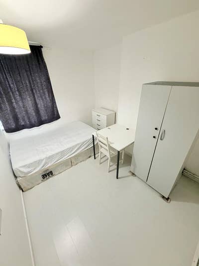 Beautiful room in cheap price (Bills Included) Main Photo