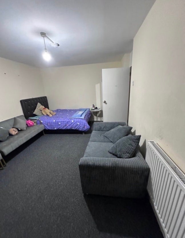 Short let for a month large room available  Main Photo