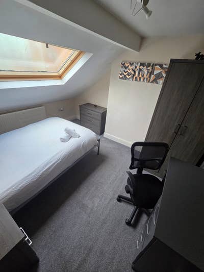 Top Floor Room Quiet for rent near Teeside Main Photo