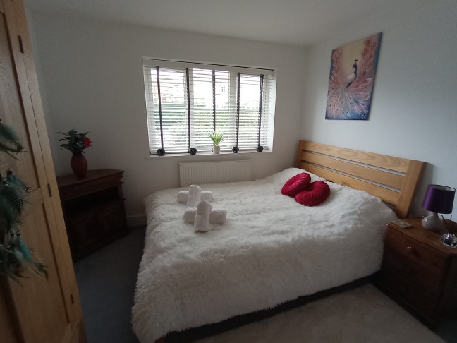 Double room with en suite and own TV room  Main Photo