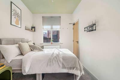Three Luxury Double Ensuite Rooms Available Now Main Photo