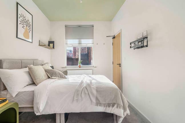 Three Luxury Double Ensuite Rooms Available Now Main Photo