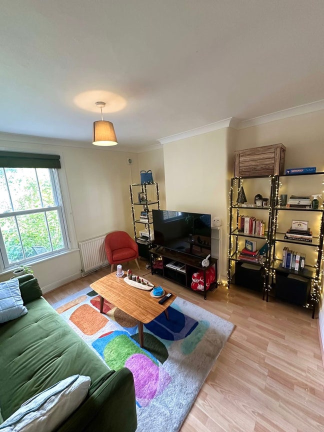 Room in 3 bed house in Queen’s Park Zone 2! Main Photo