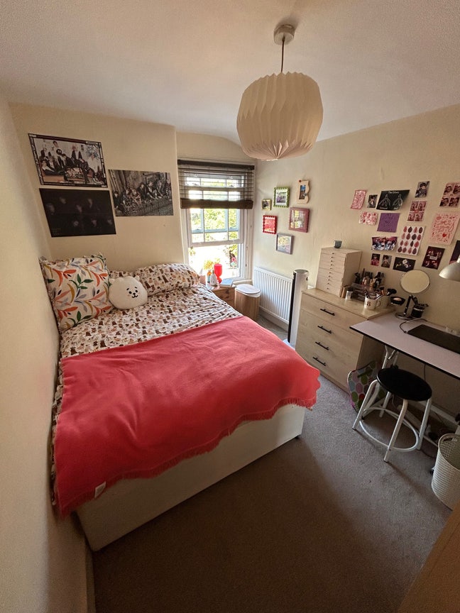 Room in 3 bed house in Queen’s Park Zone 2! Main Photo
