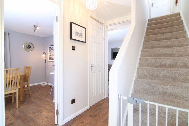 Double room available in a 2 bedroom private house Main Photo
