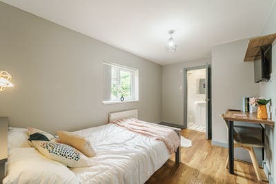  6  Bed  (ensuite)House, CV1  Main Photo