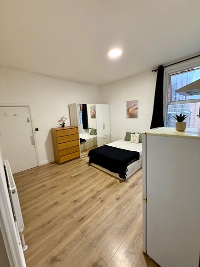 Ready to Move in, Studio Flat in Zone 2 Main Photo