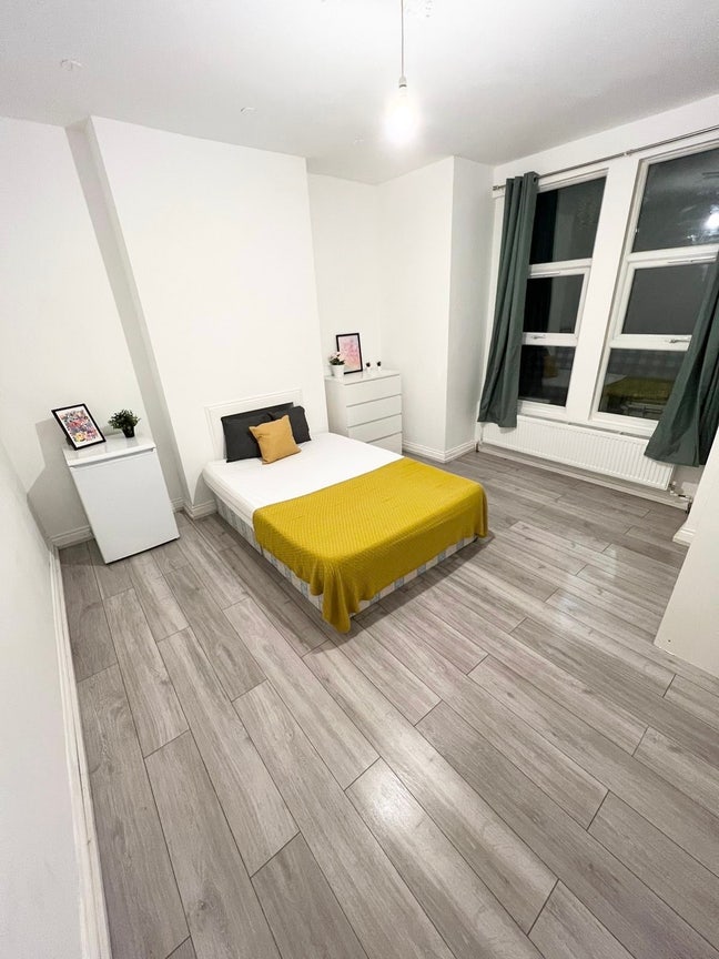 *Spacious and Bright Double Room Next to Kilburn Main Photo