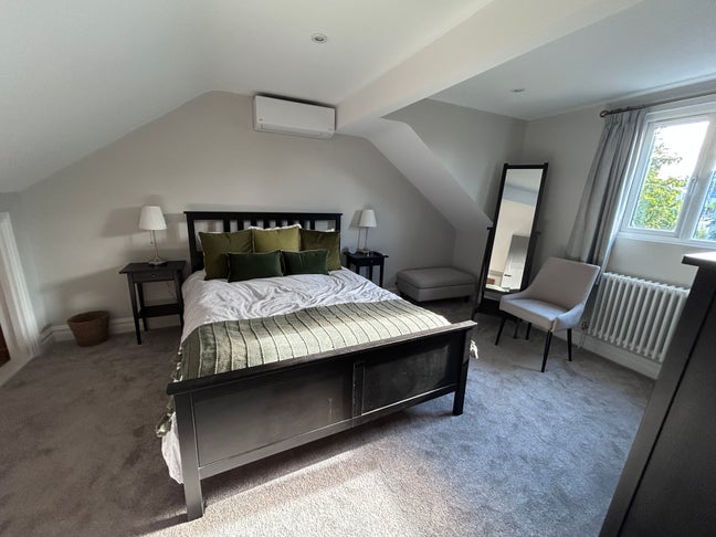 Large Furnished Room – En-Suite & Air Conditioning Main Photo