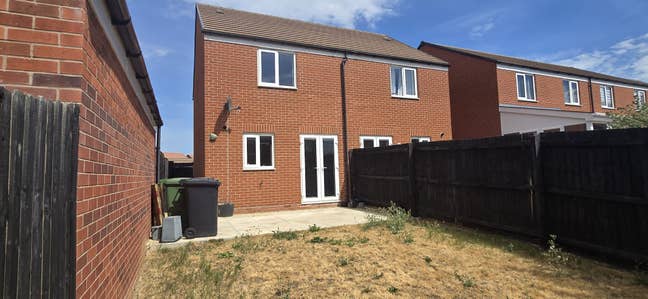 🏡 2-Bed Home | Garden & Driveway Parking Main Photo