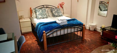 Studio apartment in Bayswater  Main Photo