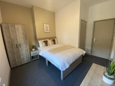 Modern Ensuite Room Close to Centrum 100 Main Photo