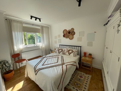 Big bright double room - short term let Main Photo