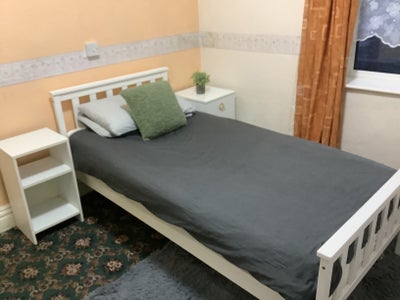 Single Room (en-suite, shared kitchen) Main Photo