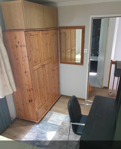 SINGLE room, no deposit, bills included. Main Photo