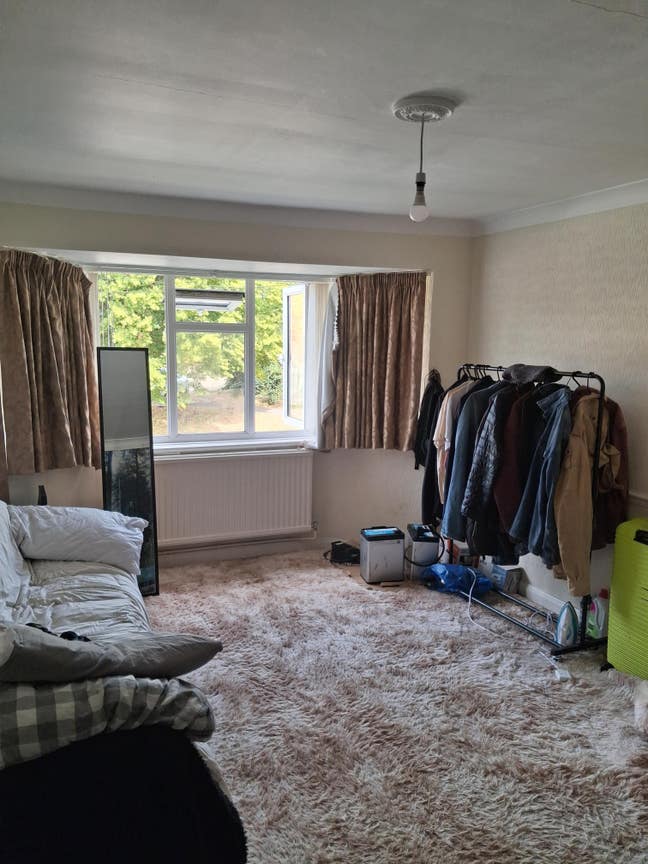 Spacious room near Northwood Hills Station Main Photo