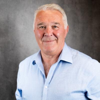 Professional Male seeks a double room Main Photo