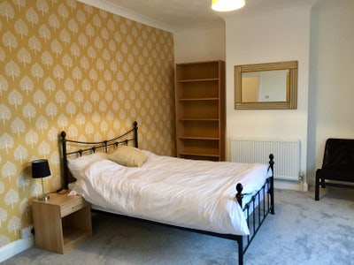 Large Comfortable Double Room - Parking Main Photo
