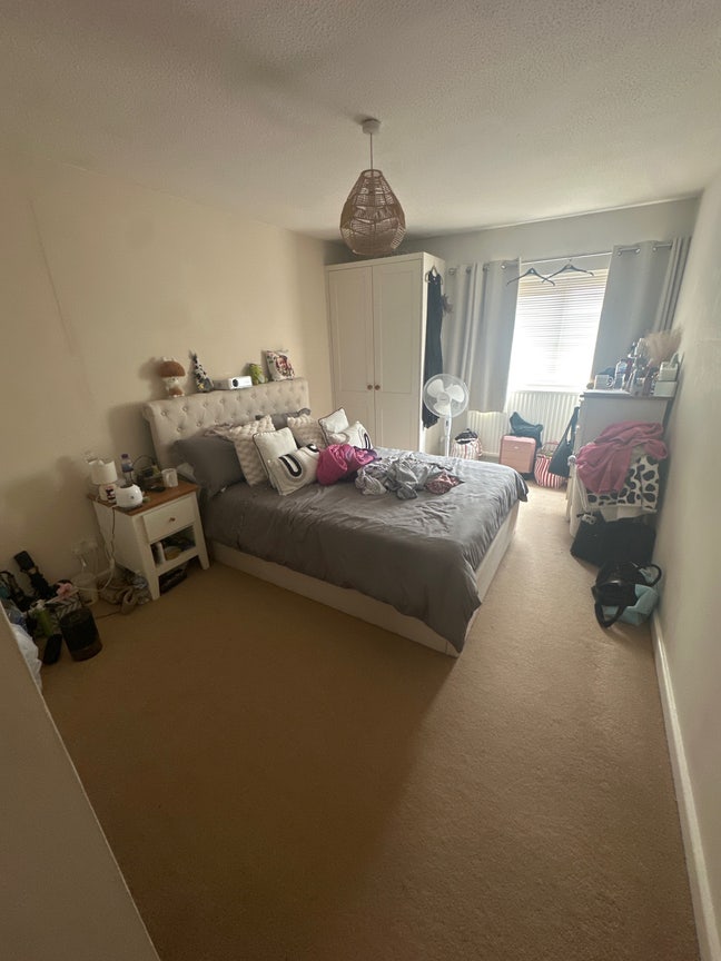 King-sized en-suite bedroom  Main Photo