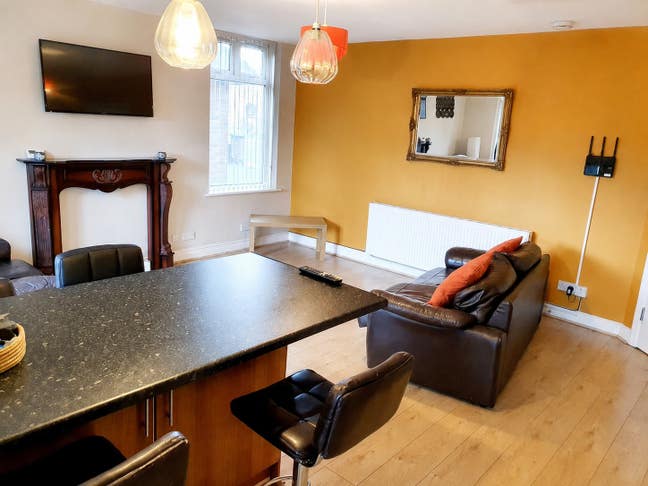 Live close to Rochdale Ctre/1st floor double Main Photo