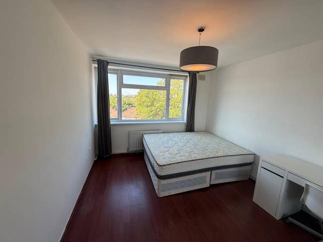 Spacious Furnished Rooms in Ealing W7 – Bills Incl Main Photo