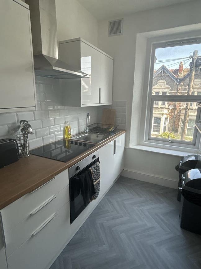 Room to rent in quiet, clean shared house  Main Photo