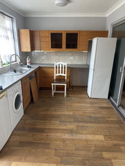 I’m looking for tenants students or working perso, Main Photo