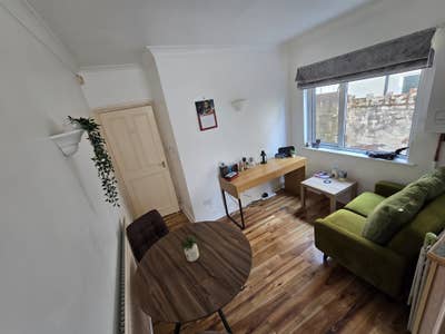 Room in a lovely house flat Main Photo