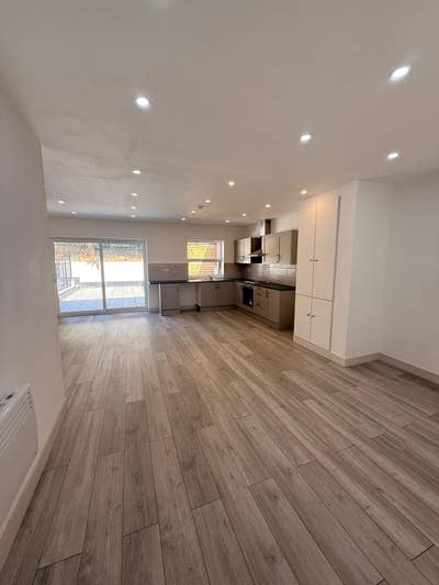 Perfect en- suite available in Croydon  Main Photo