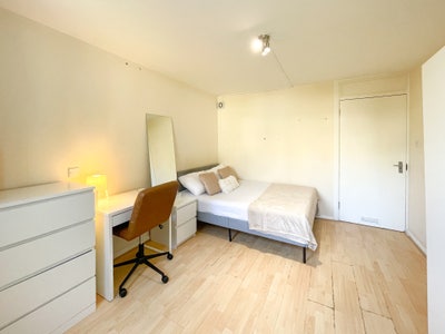 Airy double room in Holloway Main Photo