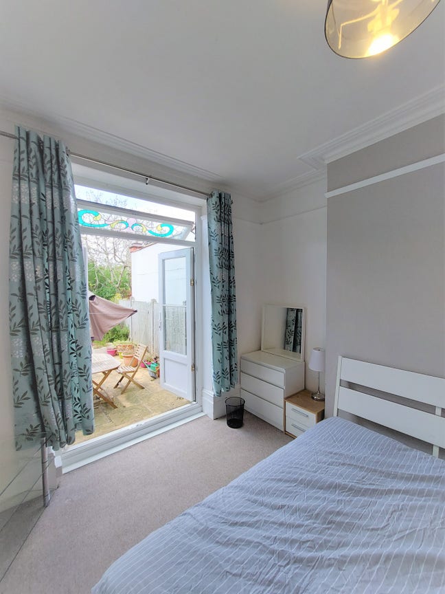 Large Double Room Available Main Photo