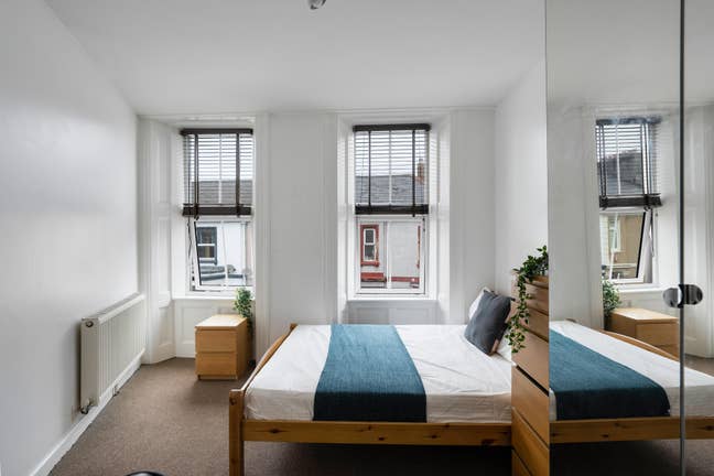 🚨 Clearing Students — Only One Room Left! Main Photo