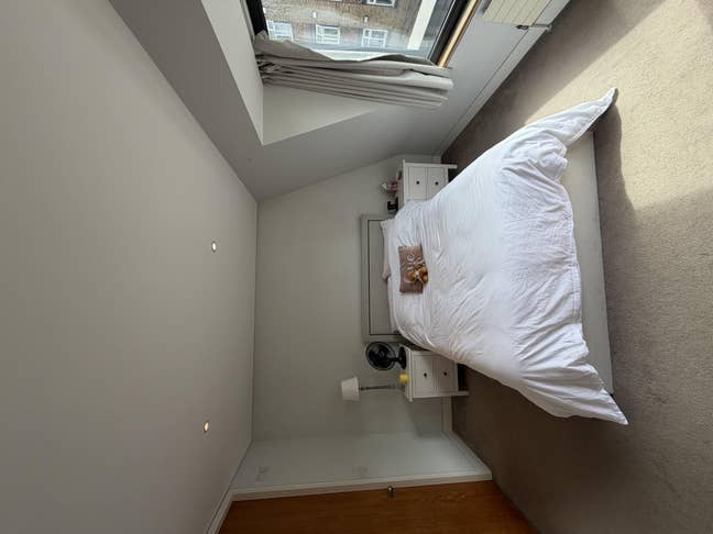 Double Room with En Suite – Wandsworth Main Photo