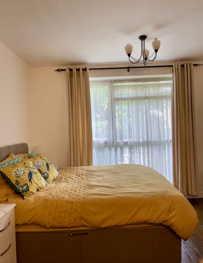 Specious, bright room in great location Main Photo