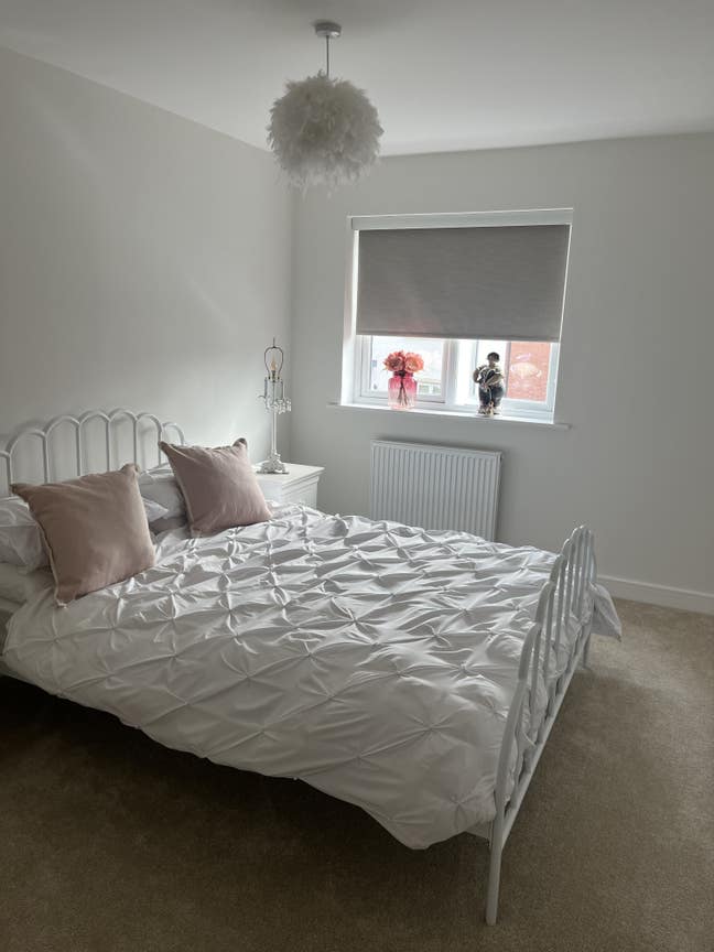 Double Room with en-suite new house quiet area  Main Photo