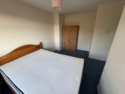 Furnished double Room for rent - &pound;850 bills inc. Main Photo