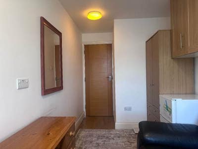 Ensuite Room with Private Kitchen – HA1 1TH Main Photo