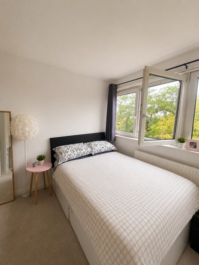 Very Large room 8min walk to station  Main Photo