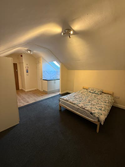 Zero Deposit Studio City All Bills Included!! Main Photo