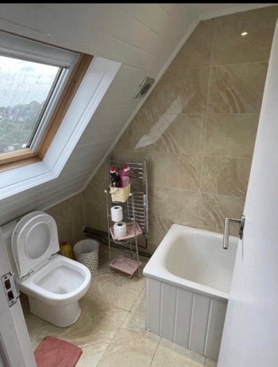 Loft double room - en-suite FEMALE only  Main Photo