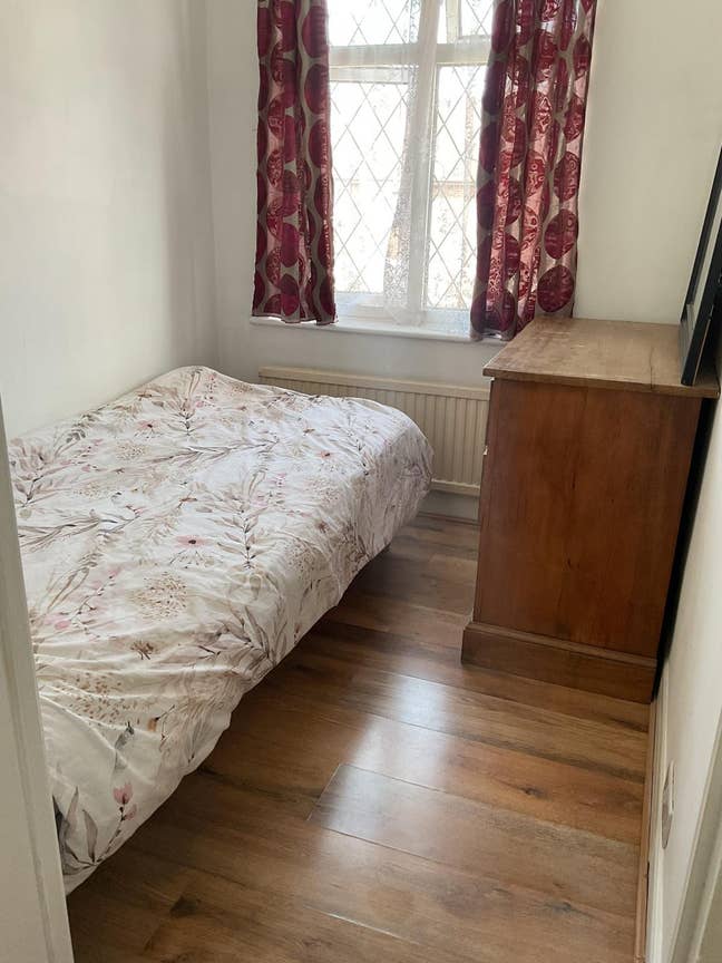 Furnished Single Room – Great Location Main Photo