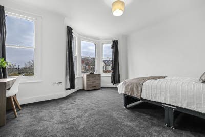 Large double room/ Streatham Common Main Photo
