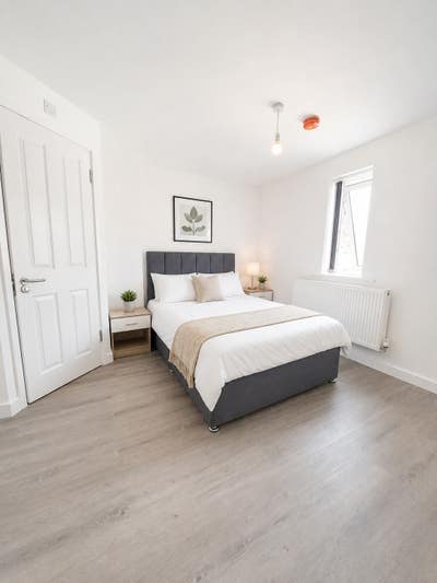 Brand-New Studio with En-Suite Main Photo