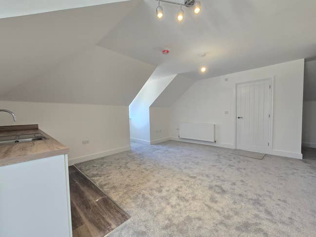 Brand New Studio Style Ensuite Room – Bills Inc Main Photo
