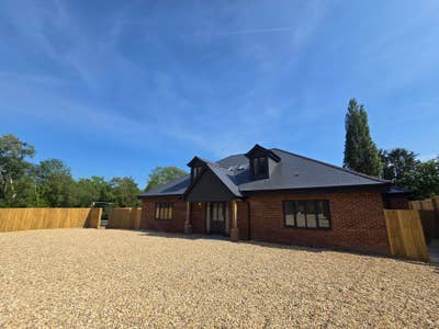Brand New Studio Style Ensuite Room – West End Main Photo