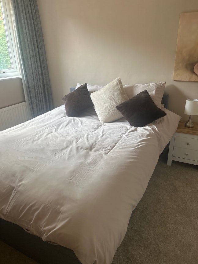 Lovely double room for female  Main Photo