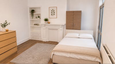 Large Double Room In A Nice Home Close To Clapton  Main Photo