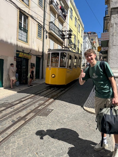 Masters student (21) looking for room/flatshare Main Photo